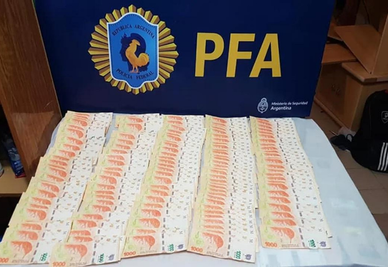 Allanamientos en Comodoro y Caleta Olivia: secuestraron droga, plata y hay cinco detenidos