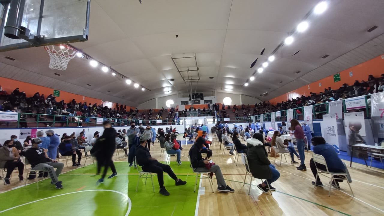 Exitosa jornada de vacunación en jóvenes de 18 a 20 años en el Complejo Deportivo