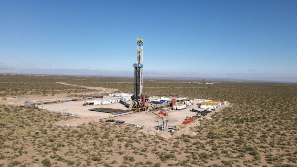 Vaca Muerta bate récords mientras el mundo mira a Ormuz