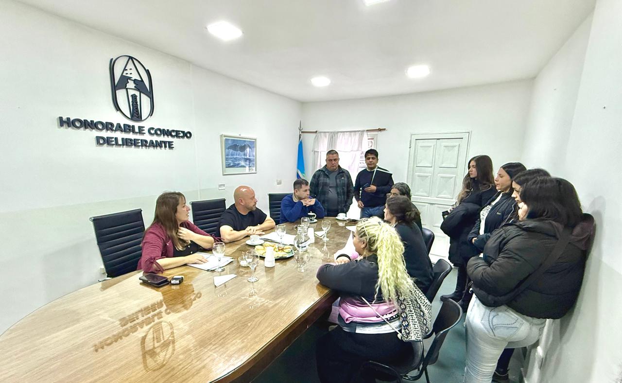 Aparicio cuestionó el decreto docente y pidió diálogo con los trabajadores municipales