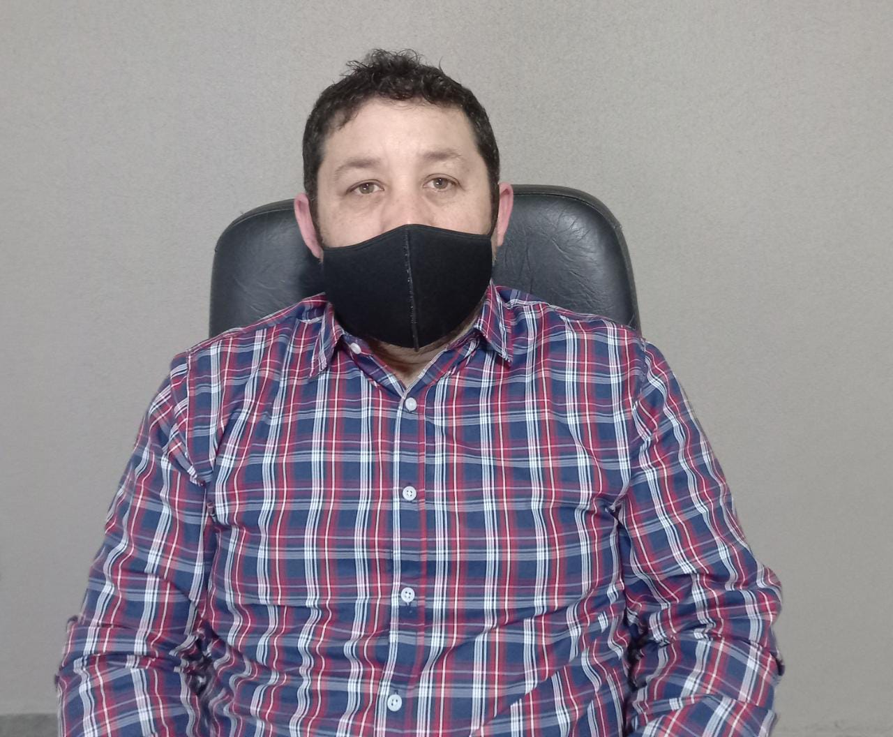 Fuertes allanamientos de la DDI en Caleta: secuestraron armas, sustancias y hay detenidos