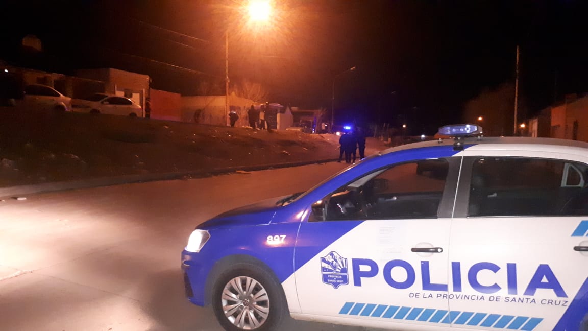 Barrio Jardín: Dos jóvenes fueron detenidos por herir a cinco policías en medio de una pelea barrial 