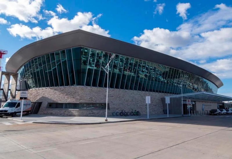 Cuánto sale volar en vacaciones desde Comodoro: un comparativo de tarifas entre Aerolíneas, JetSmart y LADE