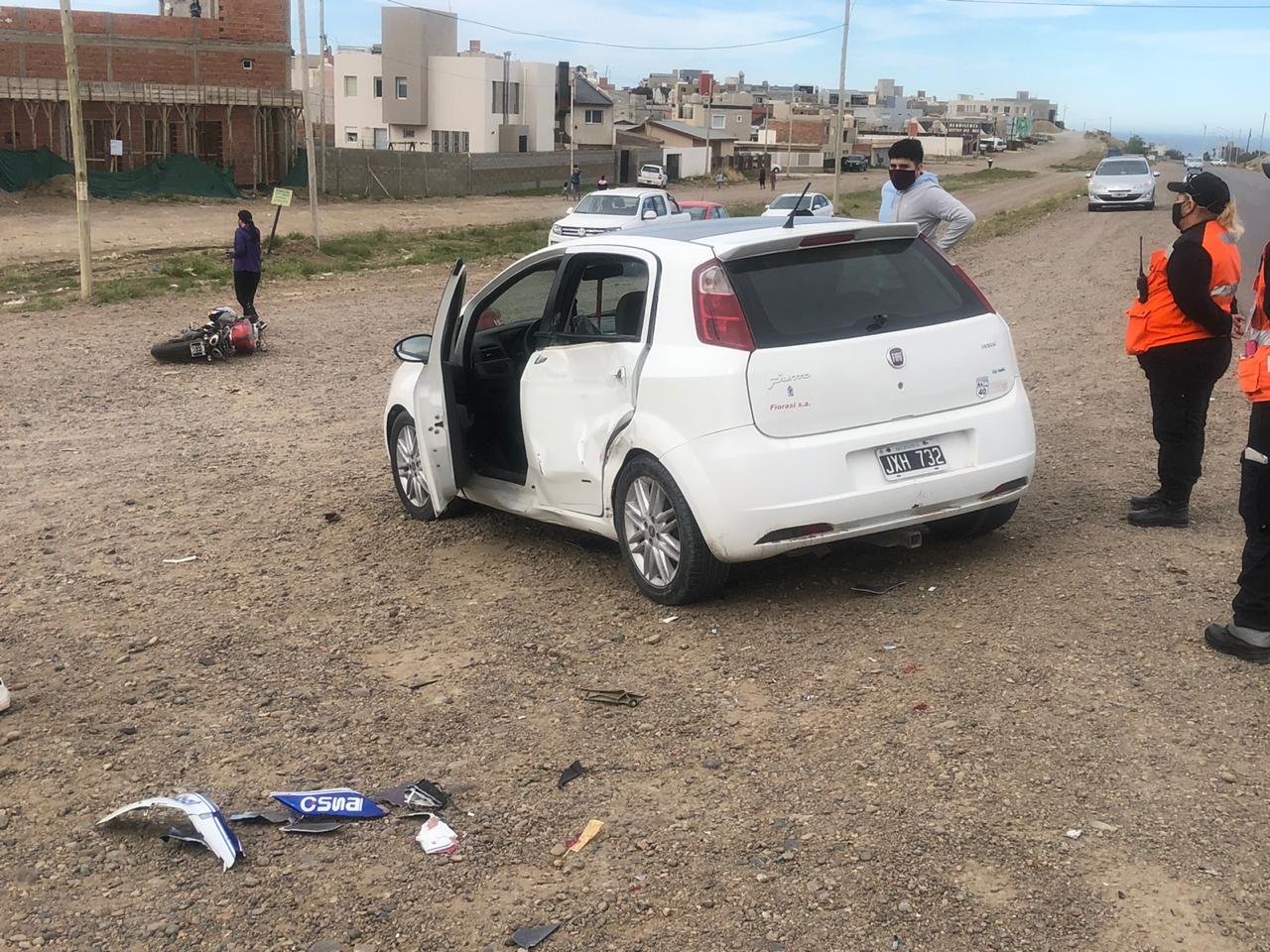 Un vehículo y una motocicleta chocaron en la Ruta N° 3: el motociclista fue derivado al Hospital Zonal