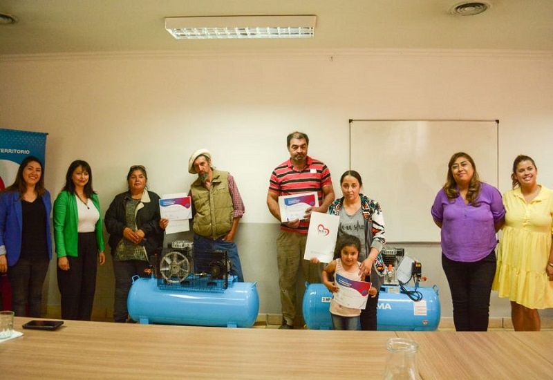 Gobierno de Santa Cruz entregó maquinaria e insumos a emprendedores de Río Gallegos