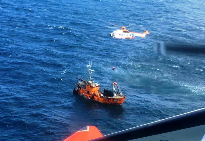 Se hundió un barco pesquero: rescataron a un tripulante y hay dos desaparecidos