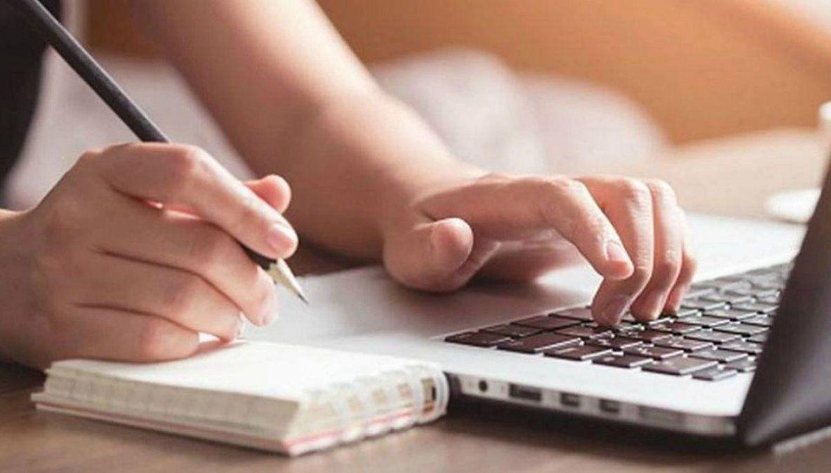 Renuevan y amplían líneas crediticias para que los docentes adquieran computadoras