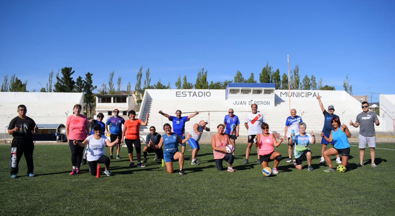 El grupo de Newcom “Ankatu” inició sus actividades en el estadio municipal de Caleta Olivia