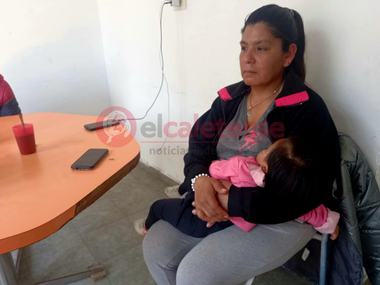 Familia fue alojada en el Estadio y ahora le piden que también dejen esas instalaciones