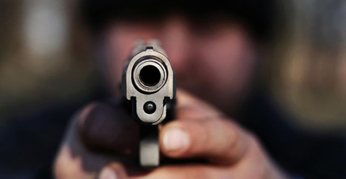 Balearon una casa, a un hombre le dispararon en la pierna y a otro lo acuchillaron en la cabeza