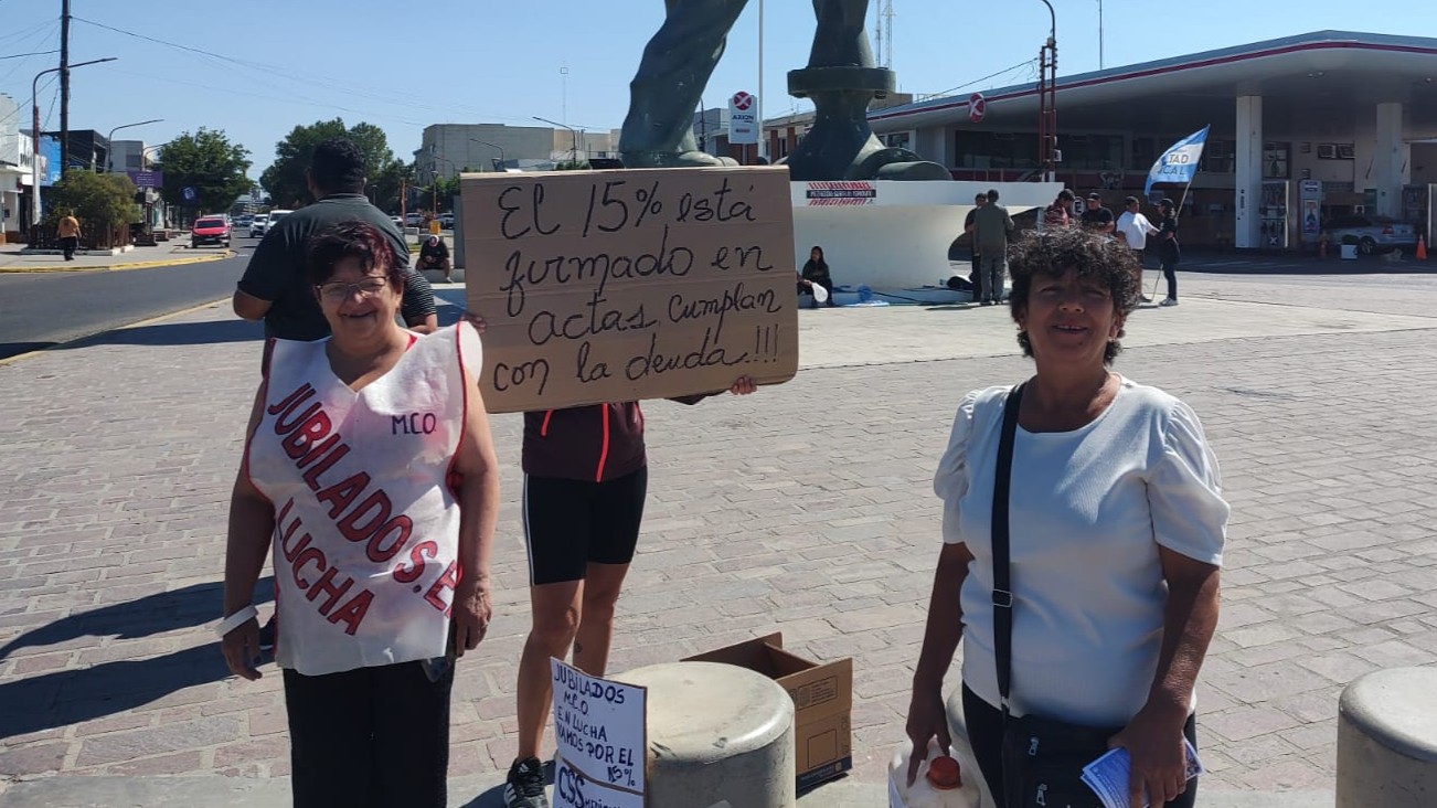 Municipales se manifestaron en El Gorosito para exigir el pago del 15% adeudado