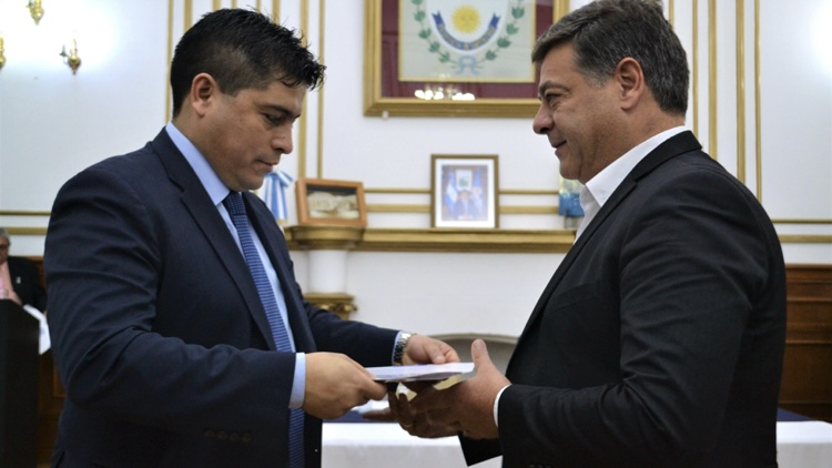 Gustavo Martínez asume como representante del Poder Ejecutivo en el Banco Santa Cruz