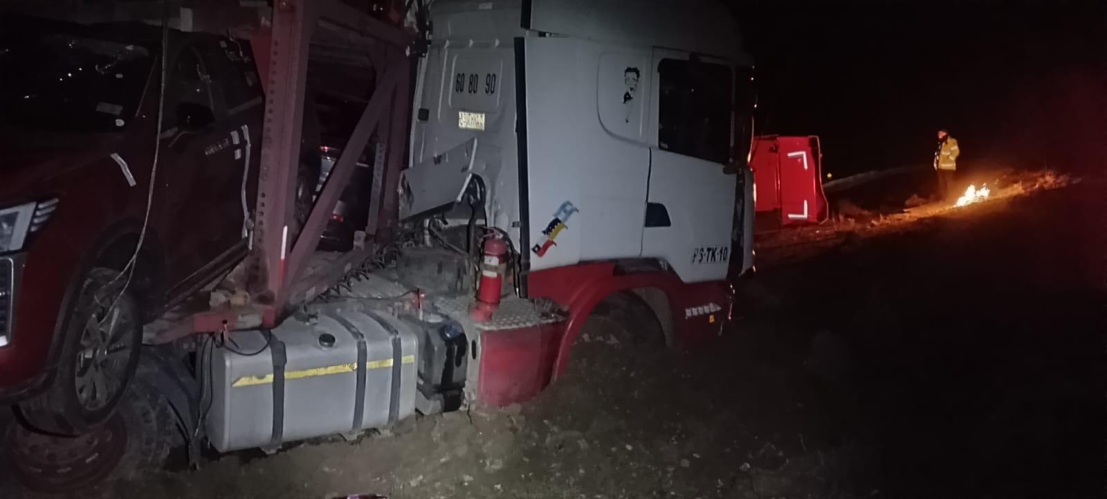 Río Gallegos: dos camiones protagonizaron un despiste y vuelco sobre la Ruta Nacional N° 3