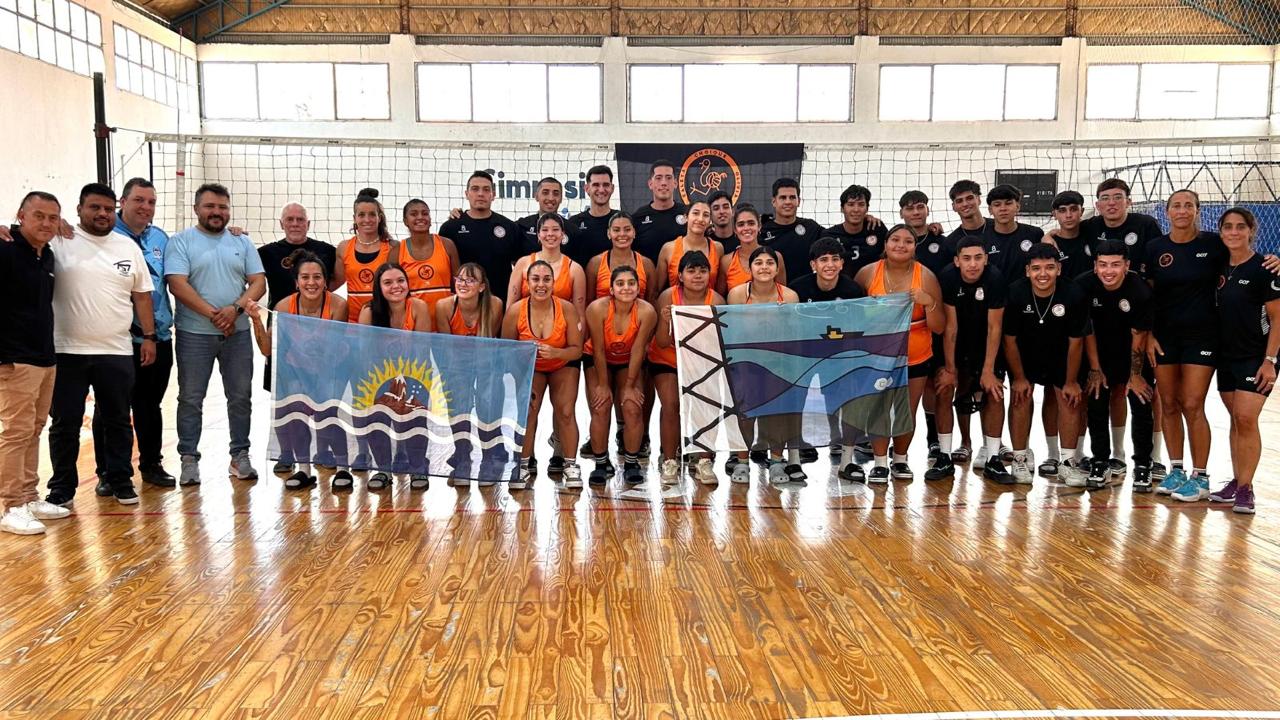 El Intendente Pablo Carrizo despidió a la delegación de Choique Voley que participará de la Liga Federal