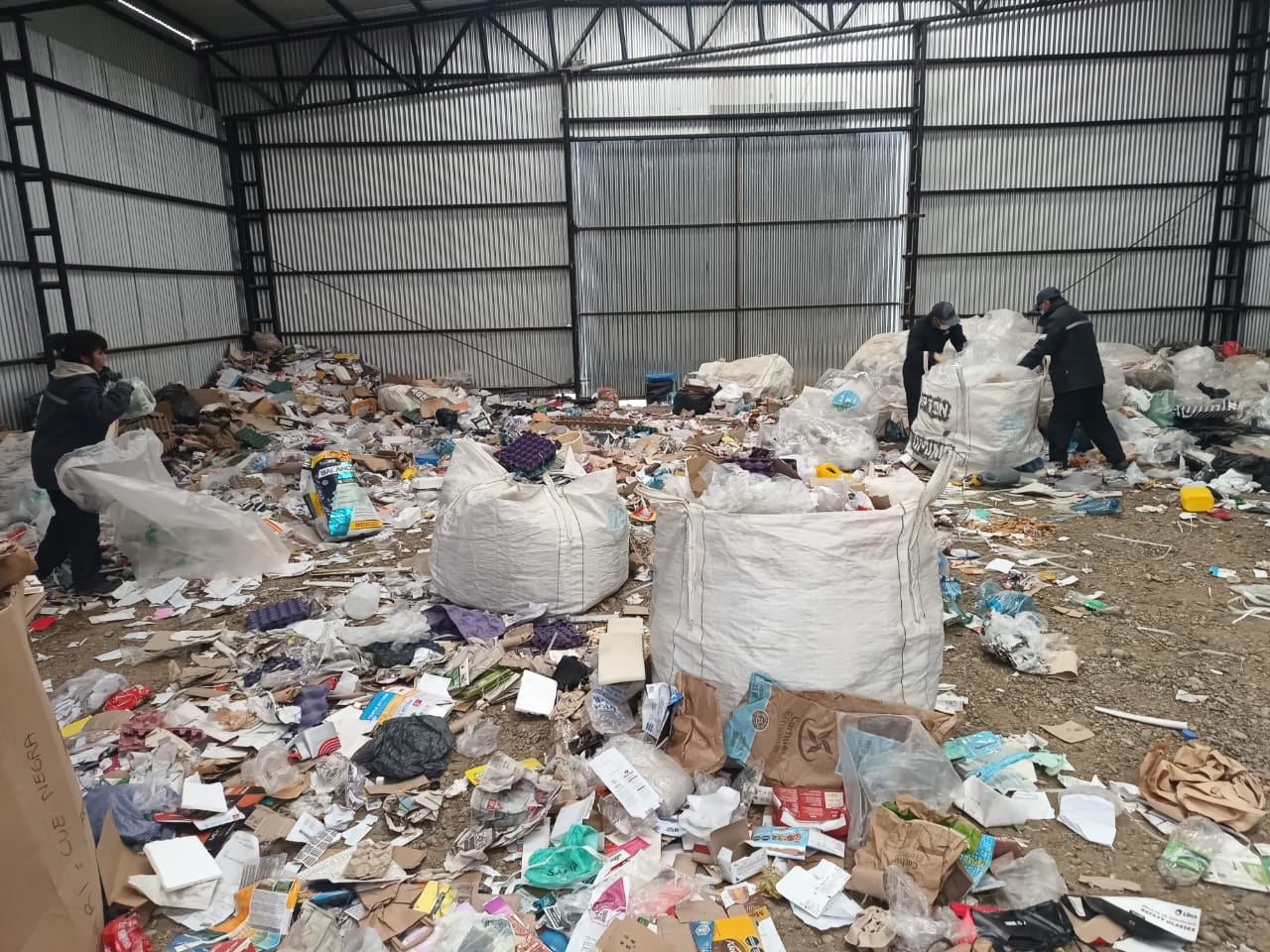 Trabajadores de Fundación Santa Cruz sustentable reclaman mejores condiciones laborales