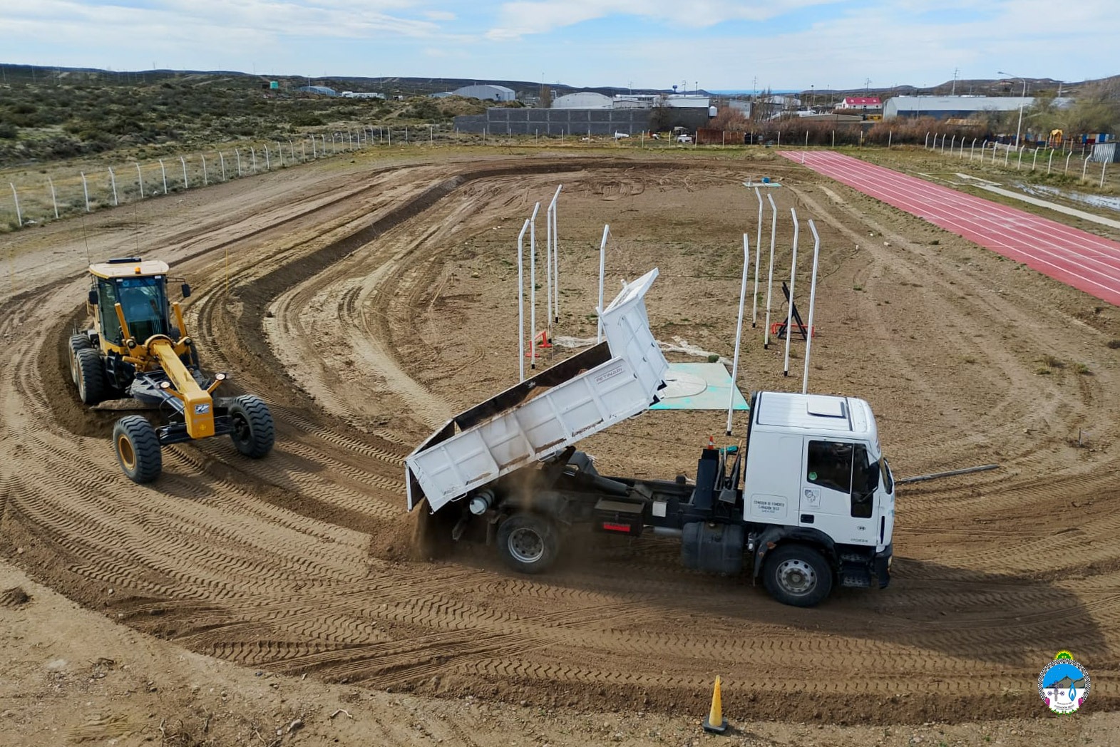 Avanza la construcción de la pista de atletismo en barrio Gas del Estado