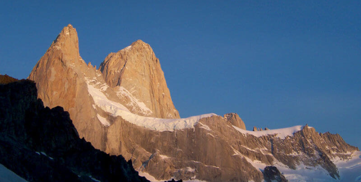 Intenso operativo terrestre y aéreo para rescatar a un escalador herido