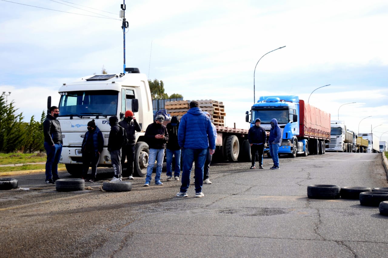 Tras el corte de ruta, los ex trabajadores de Maxia recibieron un pago parcial