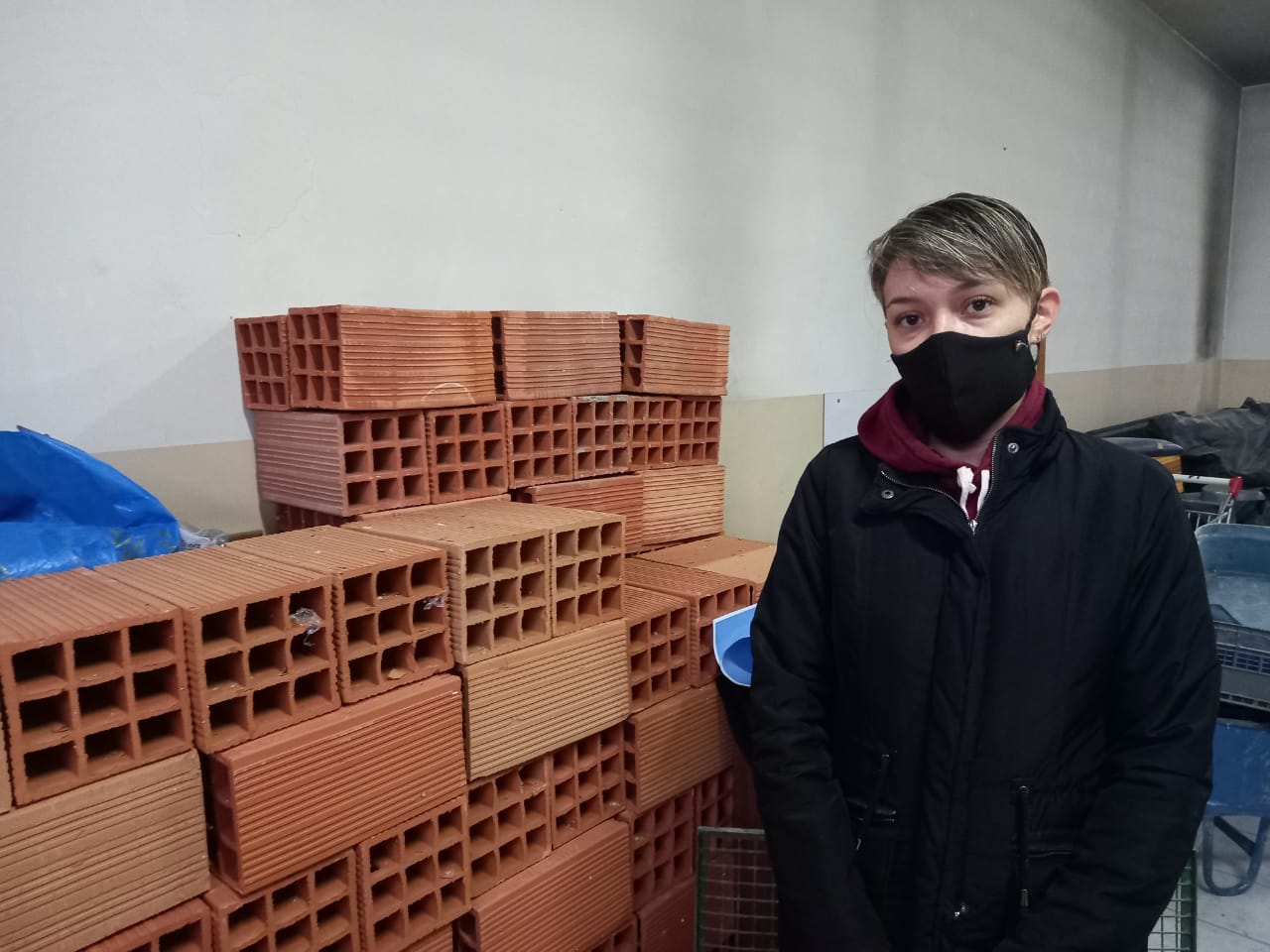 Un niño de la escuela especial n° 8 fue ayudado por su maestra y la comunidad para mejorar su vivienda