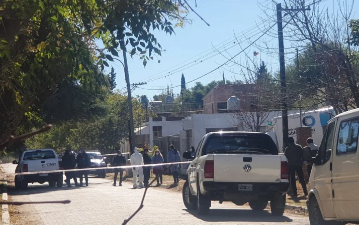 Una mujer mató a su hija de 6 años con un destornillador y llamó a la policía para confesarlo