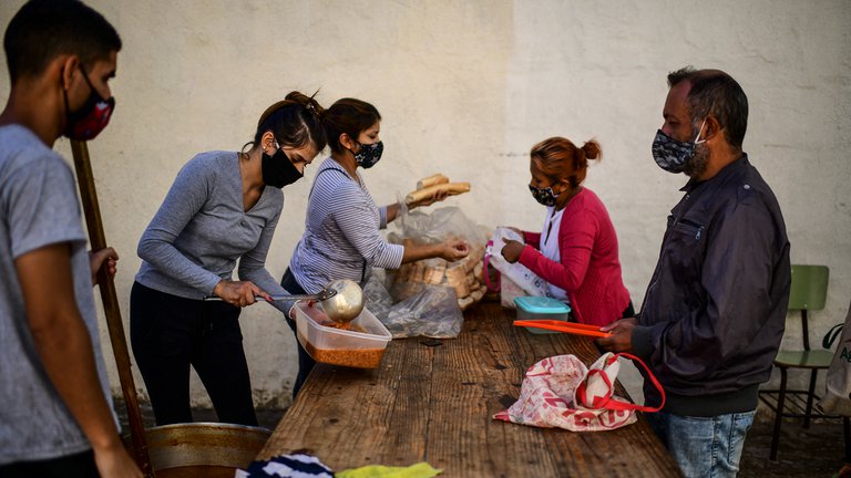 Para la UCA, la Tarjeta Alimentar evitó un aumento mayor de la indigencia pero no ayudó a mejorar la nutrición de los chicos