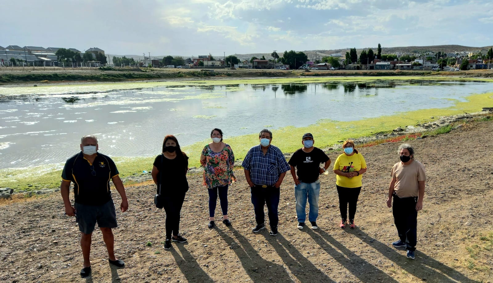 Vecinos se volvieron a juntar en la Primera Laguna, les dijeron que la obra continuaría en enero