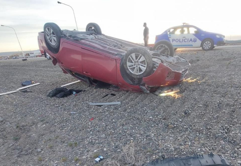 Vuelco de un vehículo, conductor con lesiones gravisimas y muerte
