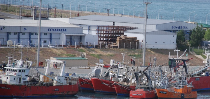 Embarcaron solo seis marineros locales entre 250 que vinieron del resto del país para 10 barcos