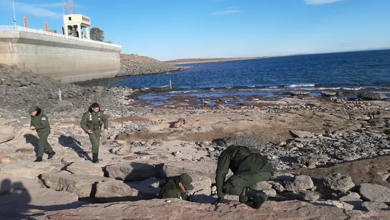 Neuquén: Gendarmes detectaron un resto fósil de dinosaurio