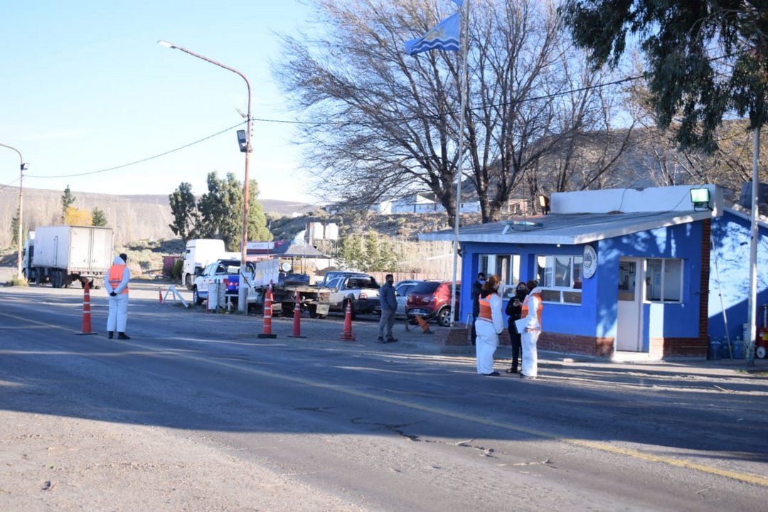 Santa Cruz pidió a Nación médicos terapistas y más fuerzas que controlen la circulación
