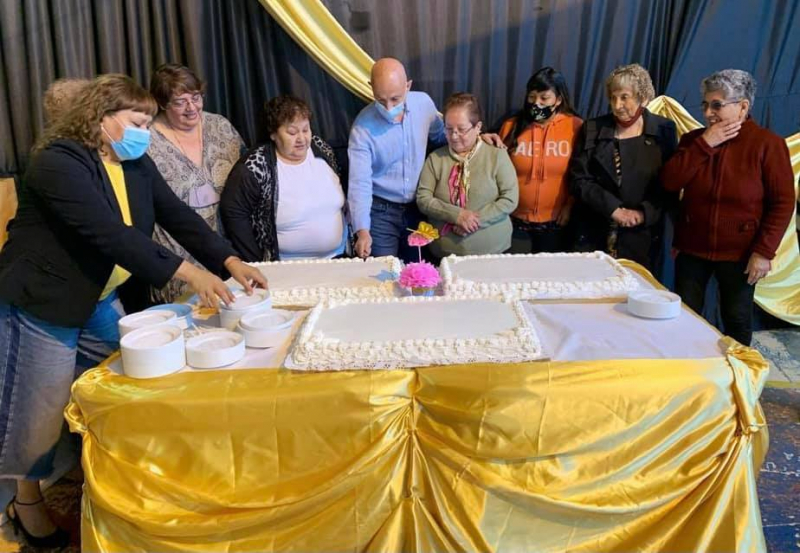 El Municipio homenajeó a las madres en su día con dos té show