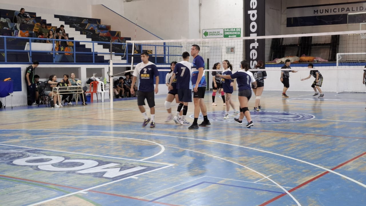 Se vive el Torneo de Vóley Mixto 
