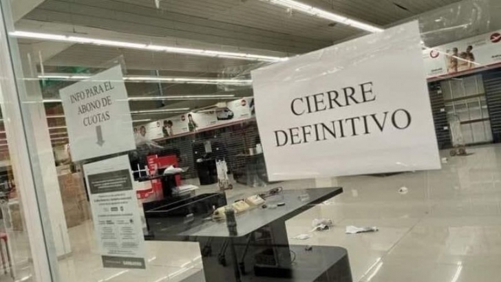 Cierra la sucursal de Caleta Olivia de la empresa Garbarino y sus empleados denuncian incumplimientos