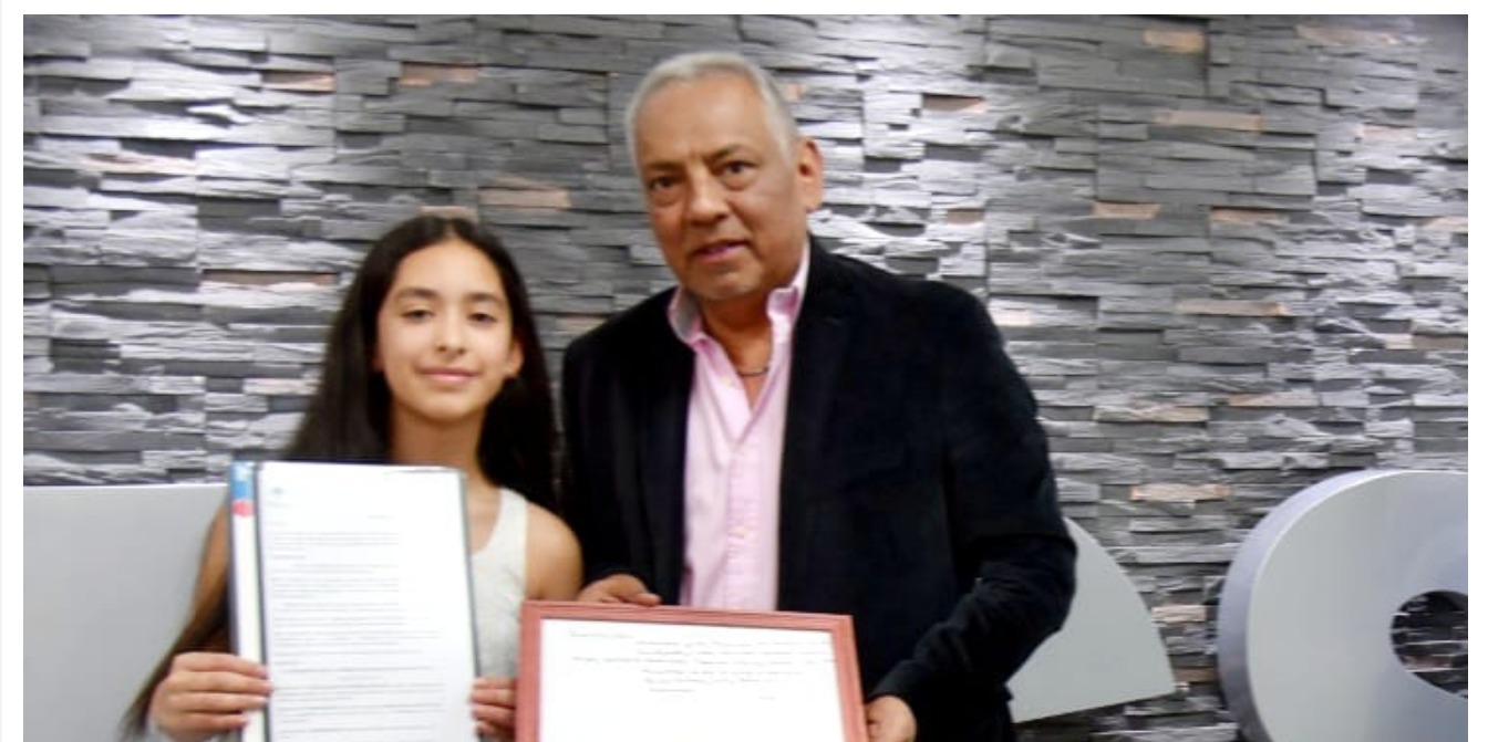 Niña escritora de Cañadón Seco fue distinguida por la Comuna y  la Fundación Papa Francisco
