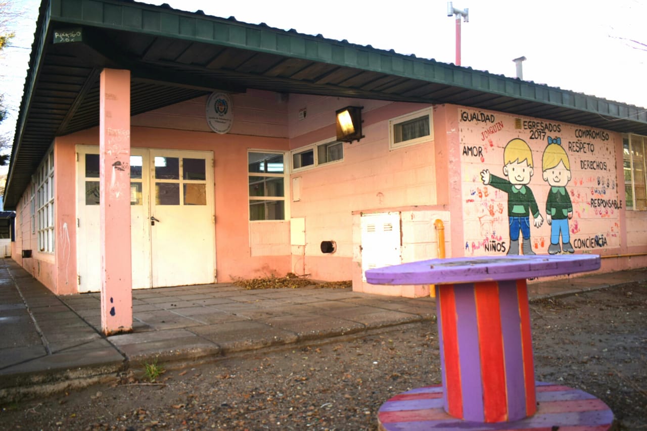 Mientras trabajan para acondicionar escuelas, los hechos delictivos en estos edificios no cesan