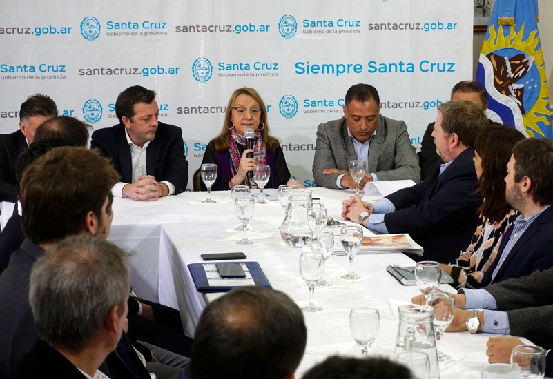Santa Cruz quiere mejorar la producción petrolera