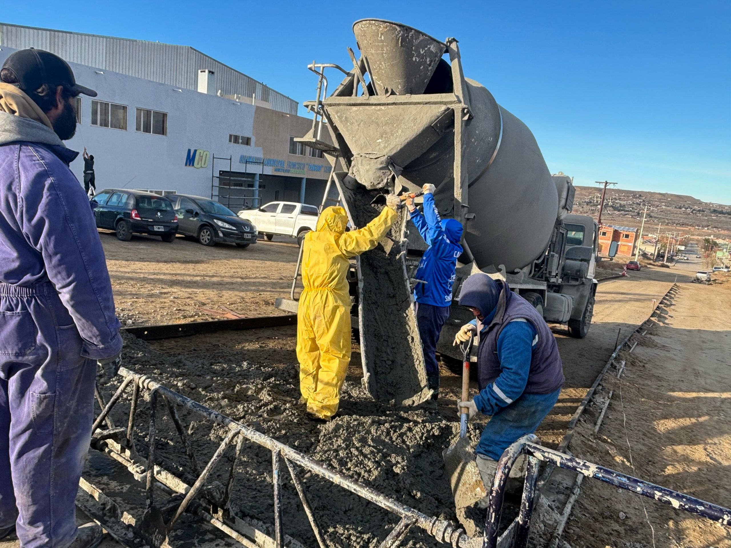 Inician hormigonado de calle 28 de Marzo, en inmediaciones del gimnasio “Pancho Cerda”