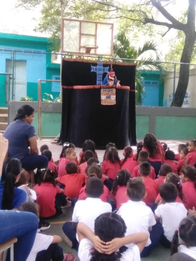 Abrazo simbólico al CEMEPA: docentes visibilizan reclamos por salarios, obra social y reconocimiento de títulos