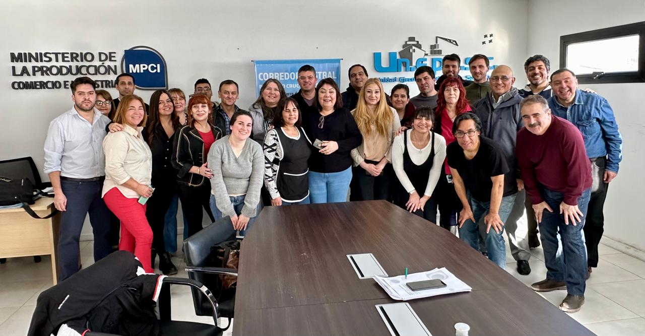 Santa Cruz avanza en la búsqueda del fortalecimiento y optimización de sus puertos