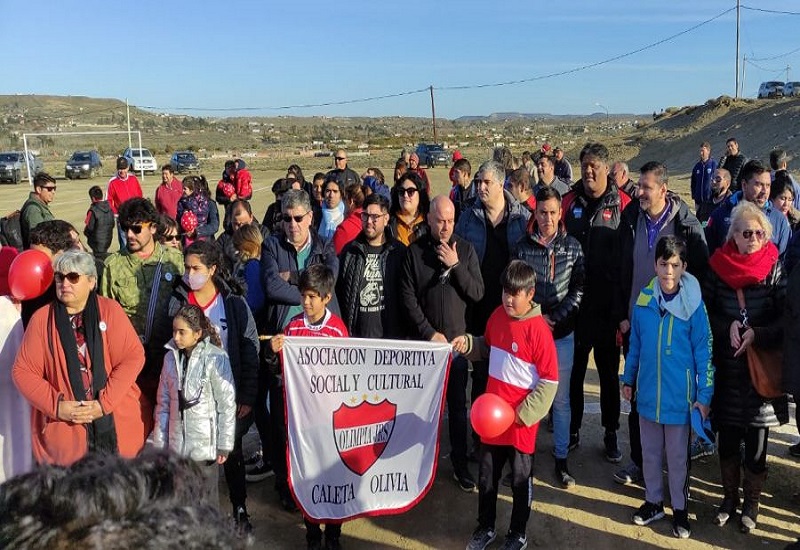 Autoridades del Gobierno participaron en la inauguración de la cancha de futbol del Club Olimpia Juniors