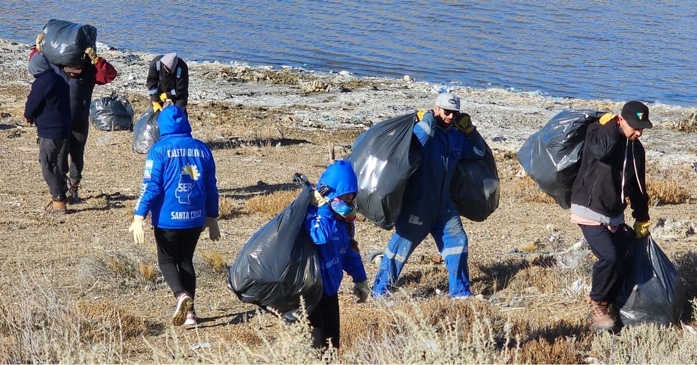 Operativo de limpieza en Caleta Olivia
