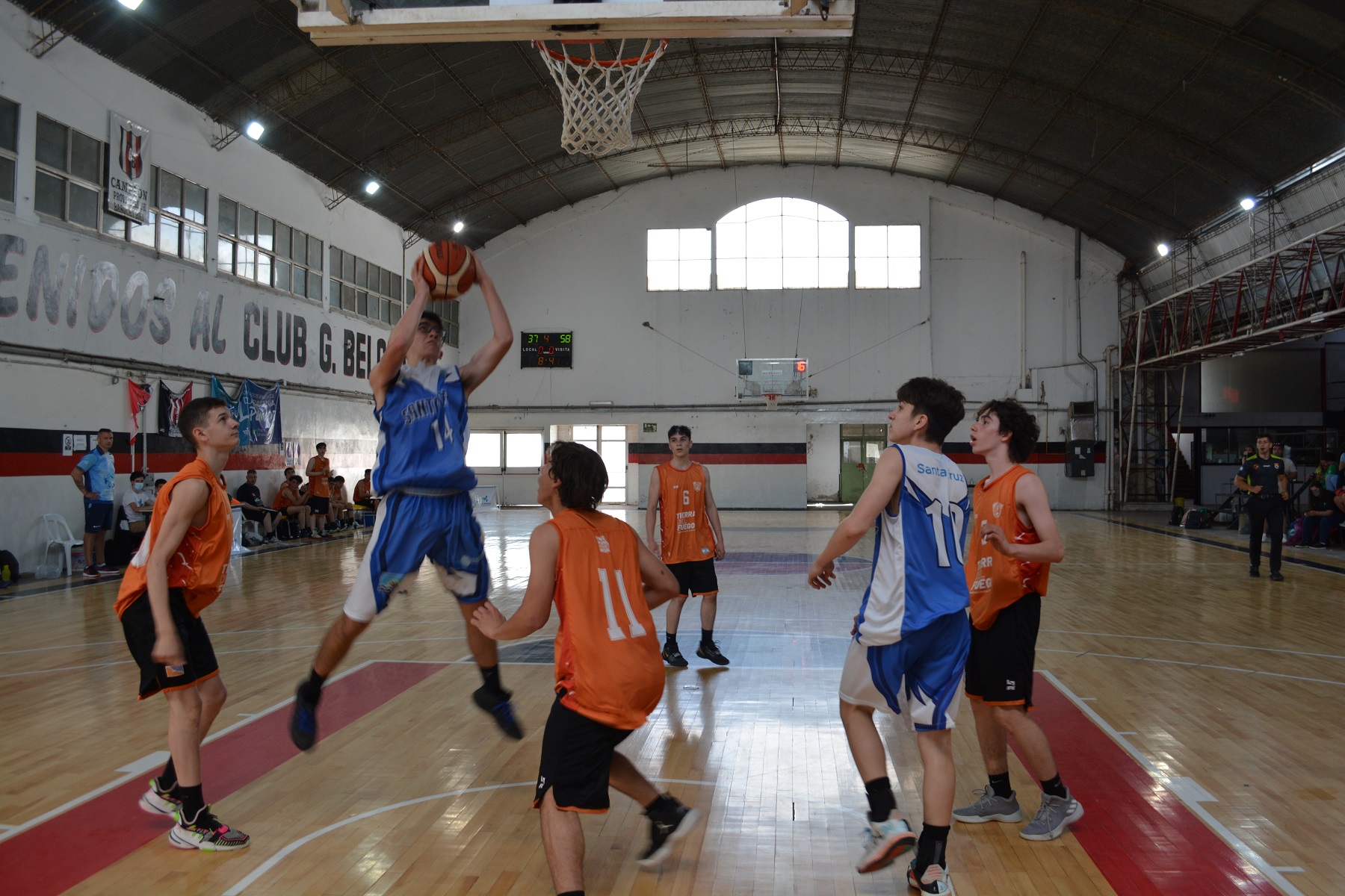 Aparicio analiza la situación social de Santa Cruz
