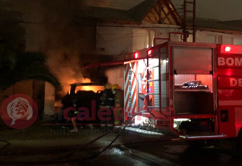 Se incendio una camioneta adentro del garaje de una casa en pleno centro