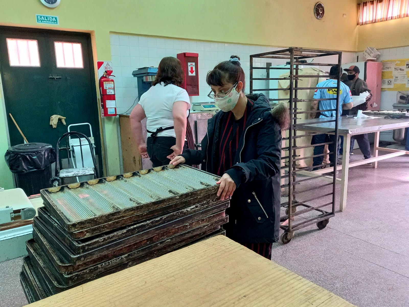 Proyecto solidario: en la panadería de APADISCO pagas el kilo de pan a 100 pesos y ayudas a los chicos 