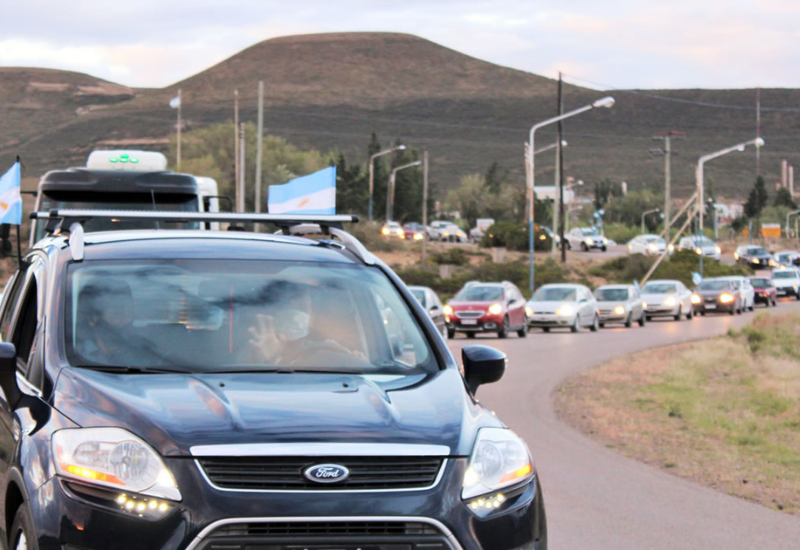 Una multitudinaria caravana de vecinos volvió a ratificar su apoyo a la gestión de Jorge Soloaga