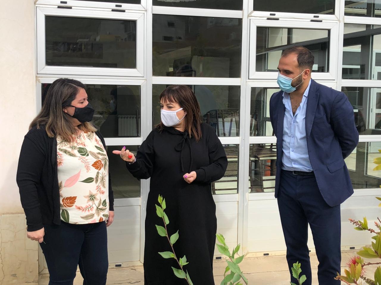 Velázquez recorrió escuelas, le respondió a Reyes y habló de la presencialidad