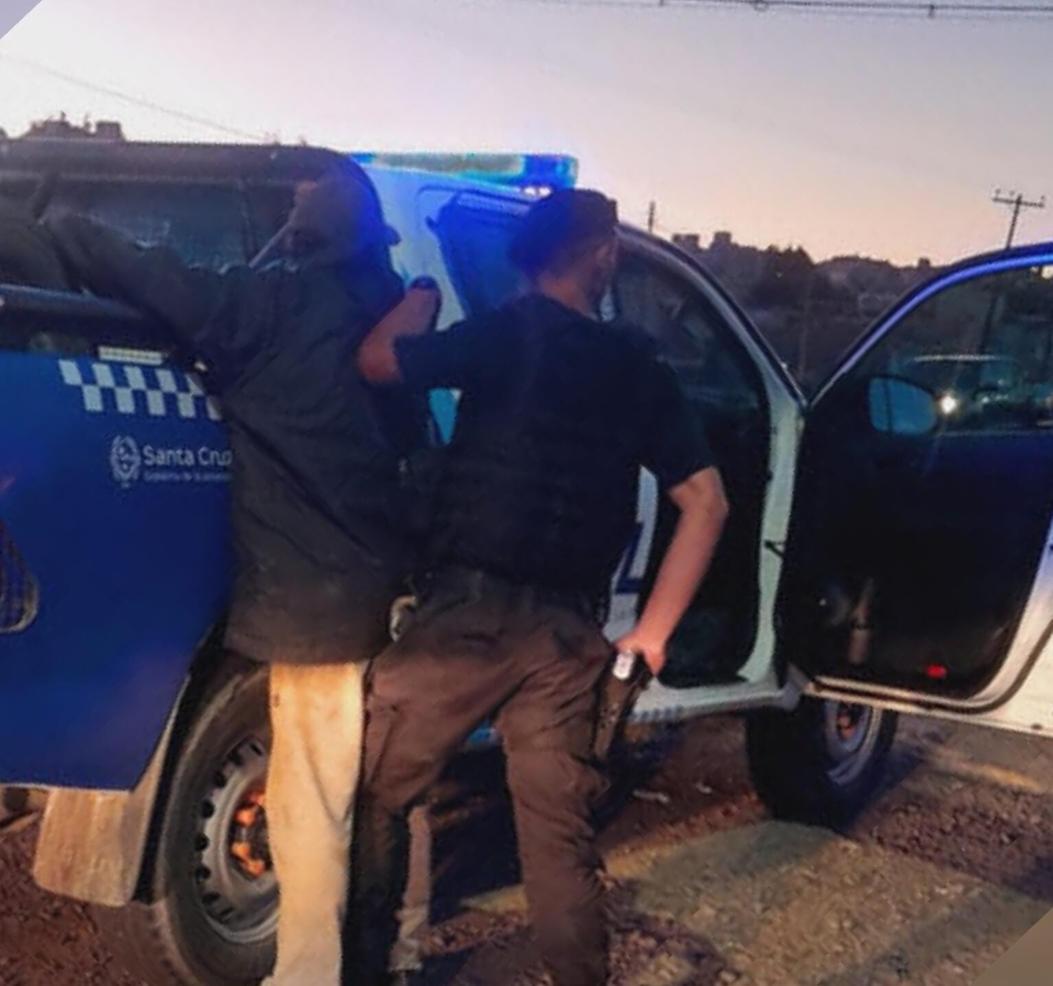 Andaba corriendo de manera sospechosa en la Costanera y fue detenido, minutos antes había robado