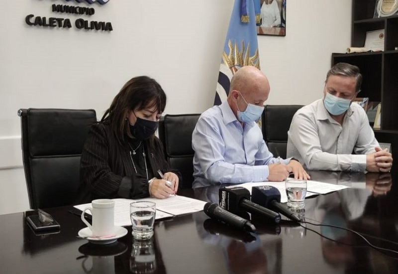 Educación firmó convenio de colaboración mutua con la Municipalidad de Caleta Olivia