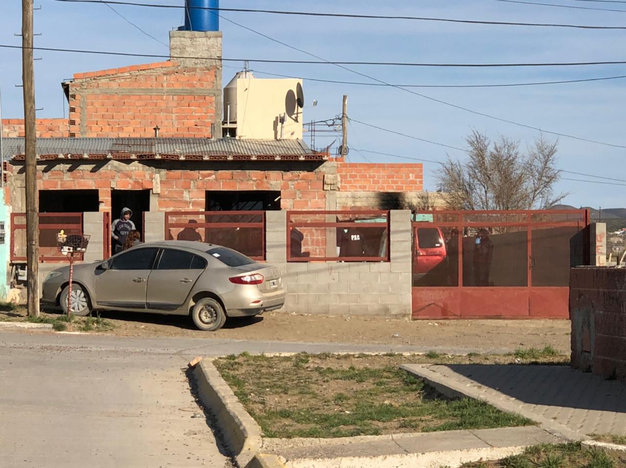 Una entrega de menores terminó con una denuncia por amenazas entre exparejas