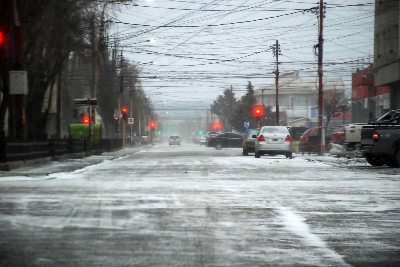 Frío extremo en Santa Cruz: alertas por precipitaciones y temperaturas bajas